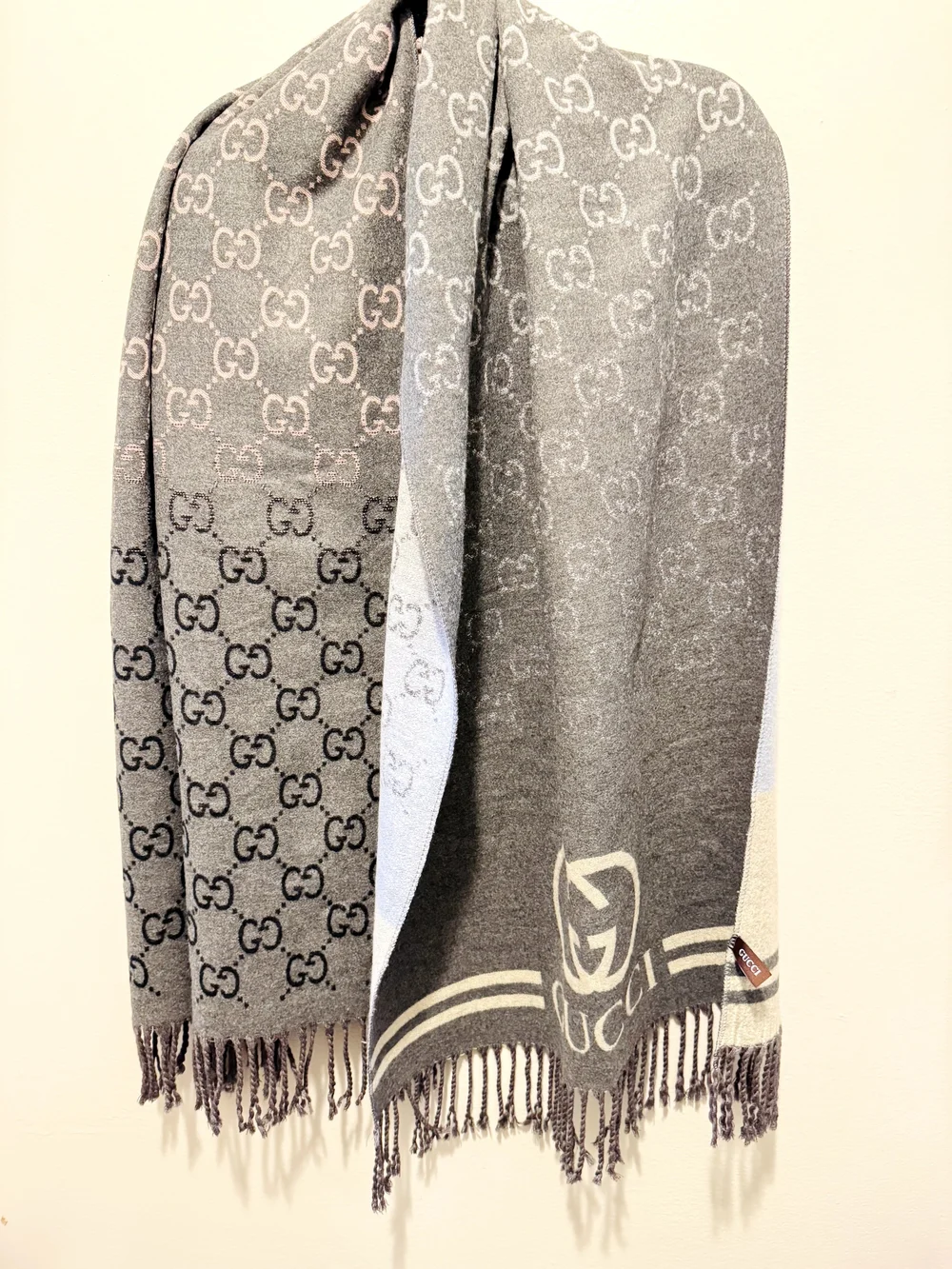 Gucci Gray Logo Scarf🌷🌷